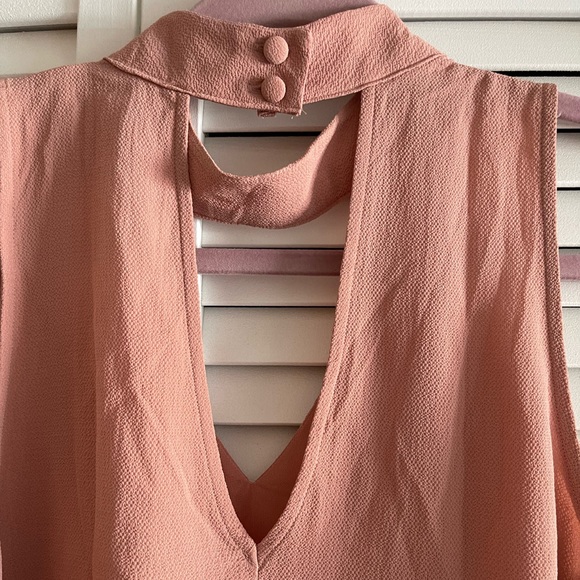 Open chest float haulter-top with button closure at neck - Picture 5 of 5